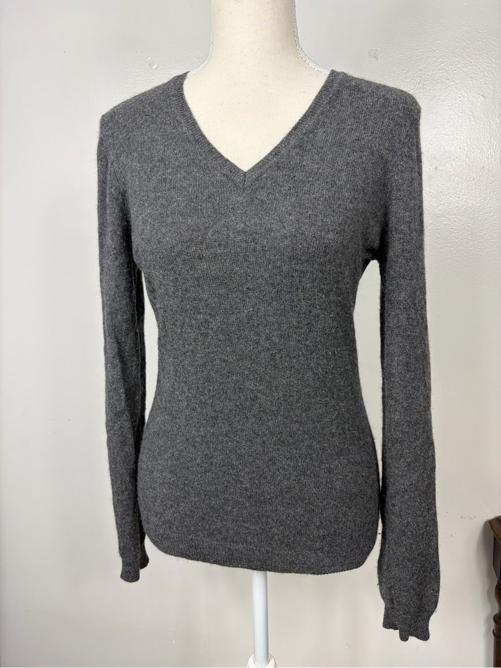 Charter club Cashmere V-neck Sweater sz PM
